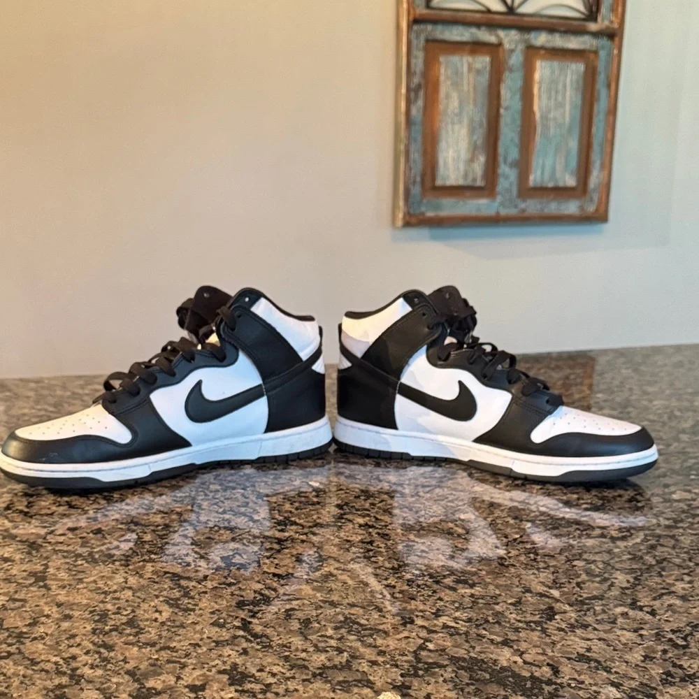 Nike men’s dunk high top Black and White Sneakers EUC 12